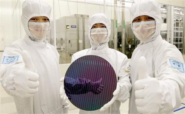 光刻机|荷兰职员:看不懂中国人为何花7500万买光刻机,却不用来研发芯片