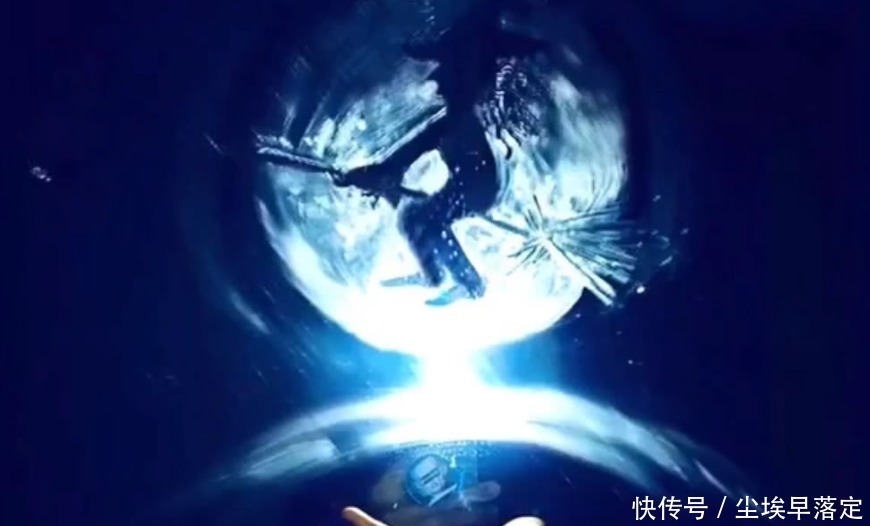 牙膏|女子用牙膏在镜子上画画,打开闪光灯拍照,成片让人惊艳