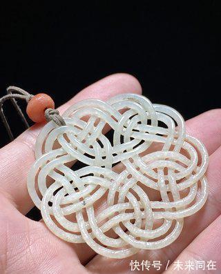 阴线!清乾隆和田玉籽料 白玉 庭院仕女 子冈牌 诗文牌