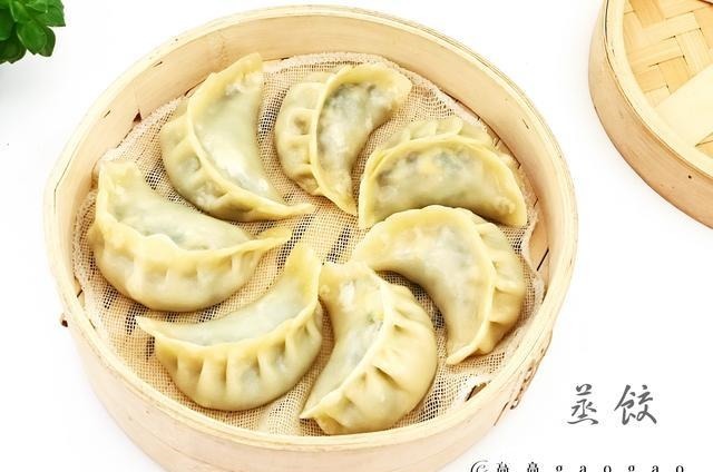 素馅烫面蒸饺详细做法,皮薄馅大不破皮,和面是关键,放凉都不硬