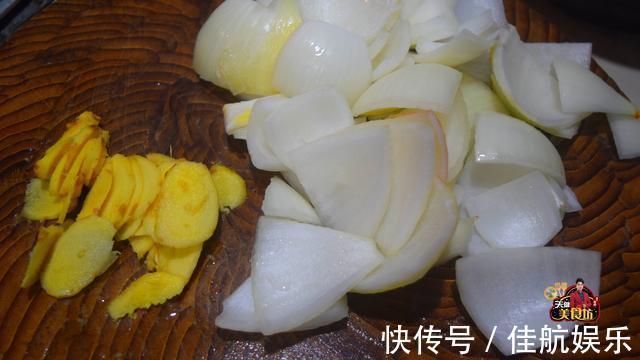 电饭煲焖鸡最好吃的家庭做法,简单美味又下饭,看看你喜欢吃不