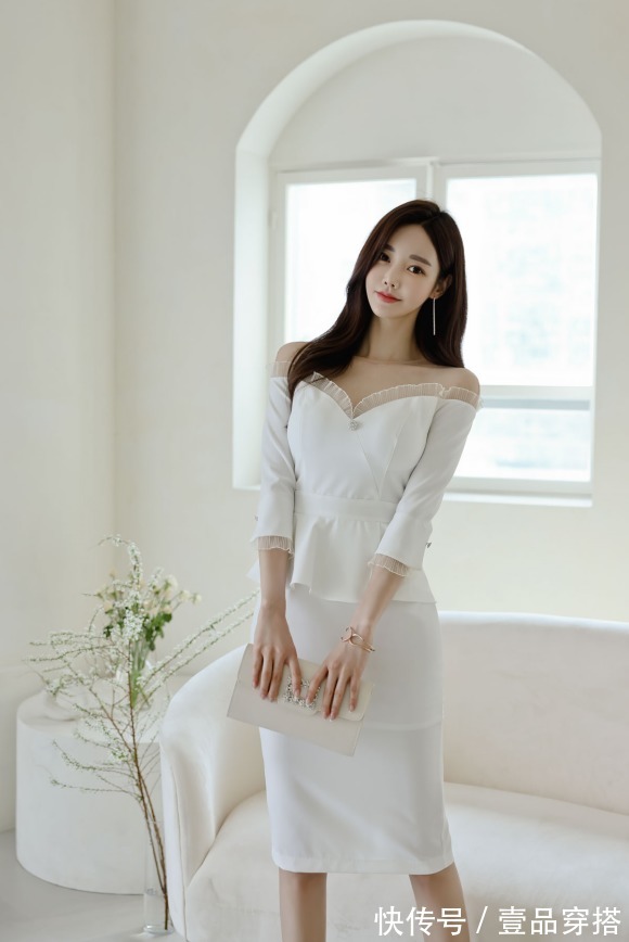 时尚搭配|女神孙允珠的时尚搭配:阳春幽雪美杜莎云朵花瓣衣裙