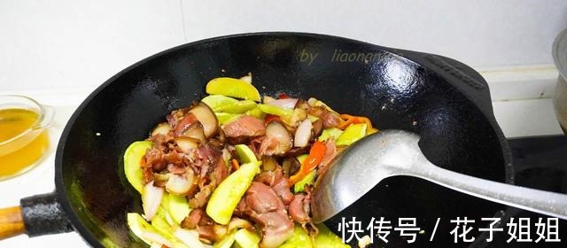 米饭|夏季吃腊肉,跟它是绝配,简单一炒特别抢手,米饭都要多吃一碗!
