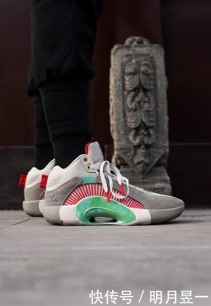 玉石 永远滴神!兵马俑 AJ 套装上脚太帅了!冠希刚晒出隐藏玩法!