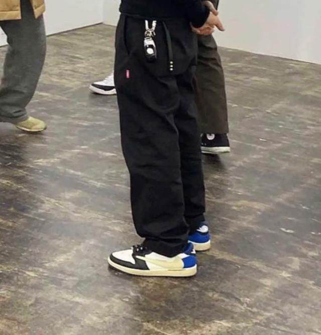 真的是闪电 x TS x Air Jordan 1三方联名！？这还不起飞？
