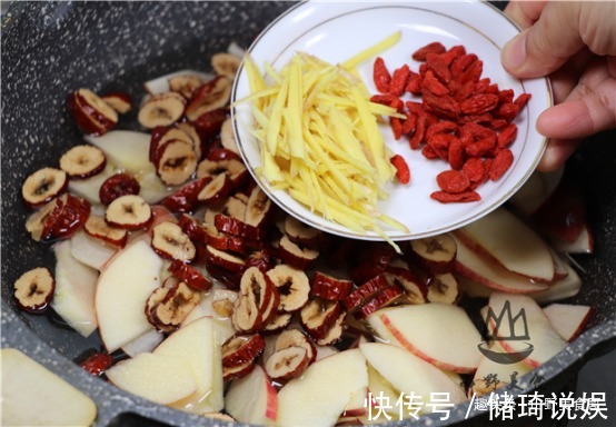 妙招|把红枣和苹果一起煮,82岁老人教我的妙招,很多人不知道有啥用