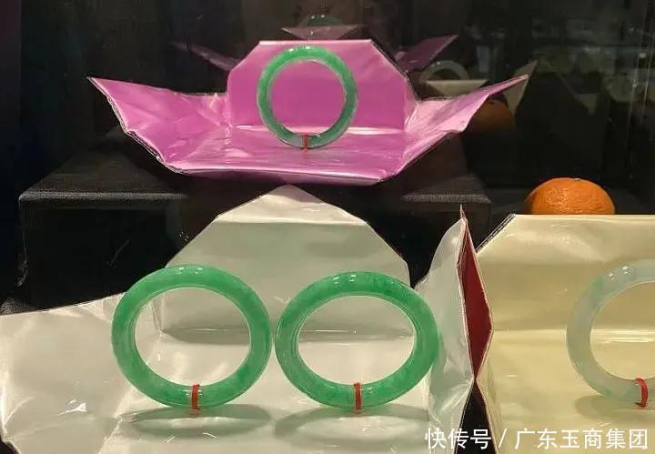  奢侈品|展会级别的翡翠长什么样，开眼！