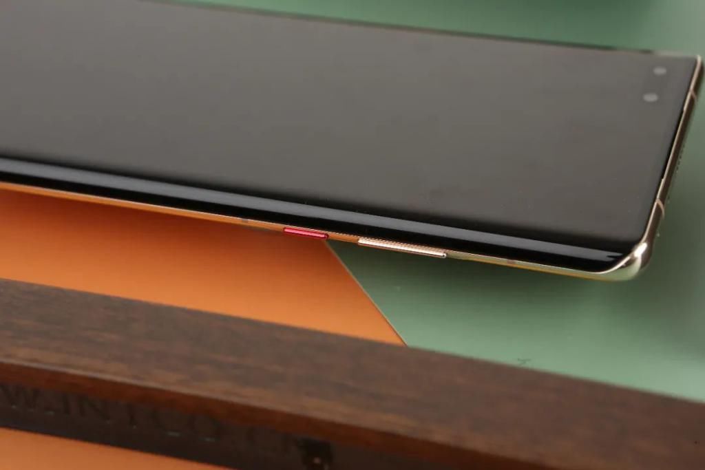 胡杨|华为Mate40 Pro秋日胡杨图赏：平衡又精致的艺术美学