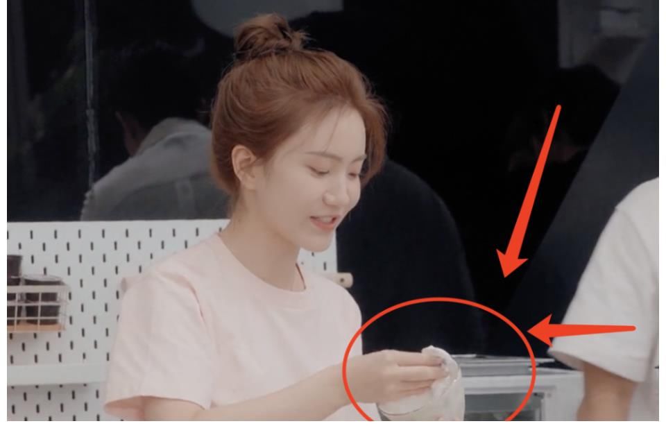 小屋|《心動的信號4》女三裙子太短疑走光，男三脫鞋后不洗手就做飯？