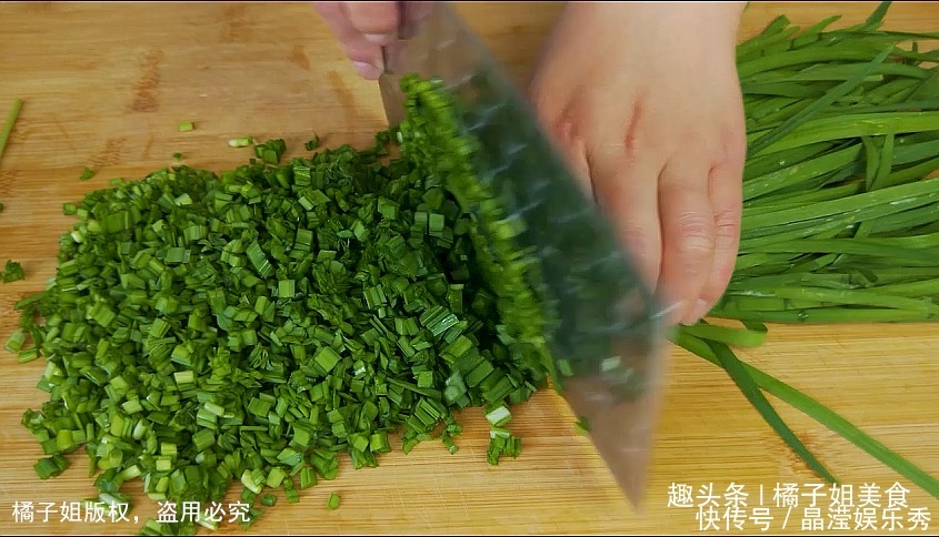  饺子|韭菜和面粉放一起，不煮面片不包饺子，一顿做了30个，上桌扫光