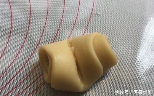 中秋月饼不用买了,教你月饼做法,一看就会,干净卫生又好吃