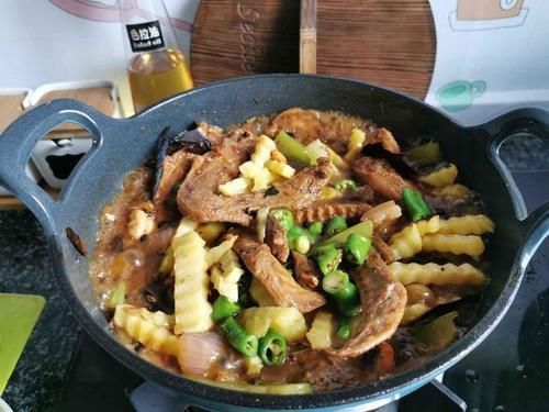 韩国游客在中国,这应该是穷人吃的吧中国网友这个不便宜