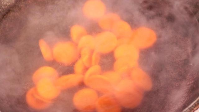 蒜苔最好吃的做法，酸脆可口，每次吃都不够，比肉还好吃