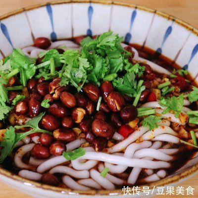 快手|#巨下饭的家常菜#旺强做了酸辣土豆粉，酸辣爽口简单快手