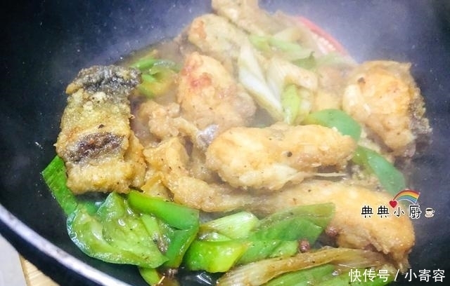 家常红烧鱼，炸出来酥脆，红烧起来不松散！
