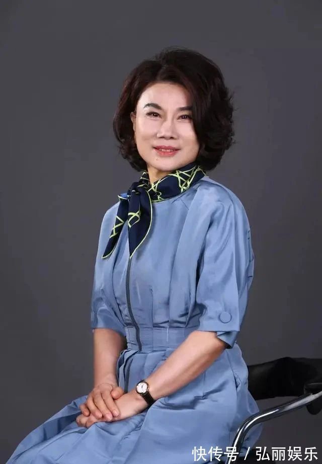 铁娘子@“铁娘子”董明珠的硬笔书法真惊艳,沉着沉静,笔笔见功夫,佩服