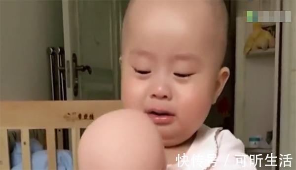 恶作剧|宝妈忽悠儿子说给他生了一个妹妹,结果儿子看到妹妹的反应亮了