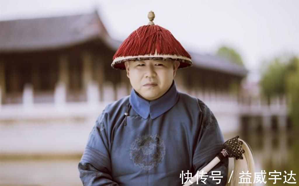 下联#纪晓岚出一对联:一笔直通;两扇敞开,惹怒尼姑。纪晓岚:没完呢