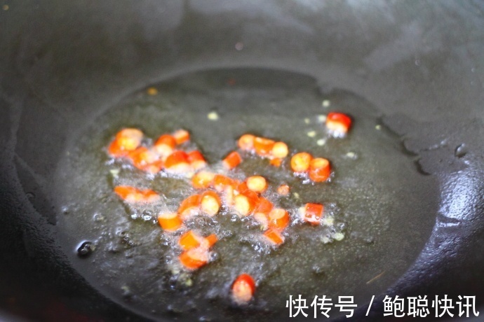 肉末橄榄四季豆，孩子去外面吃饭，每次必点的一道下饭菜