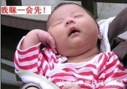 搞笑|搞笑宝宝系列:都不要打扰我,让我先眯一会,这样子太逗了