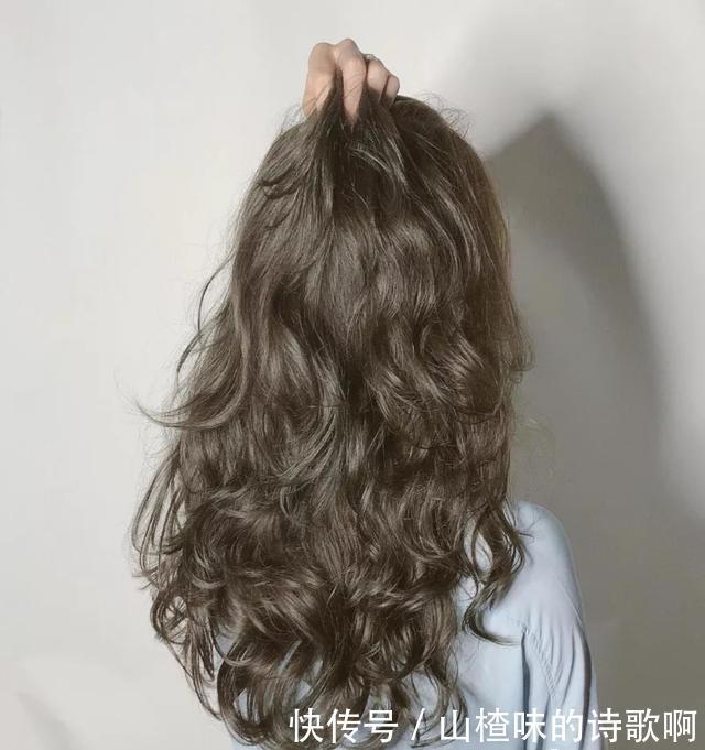 2020秋冬流行全头烫发型20款，蓬松保暖又洋气，你烫同款了吗