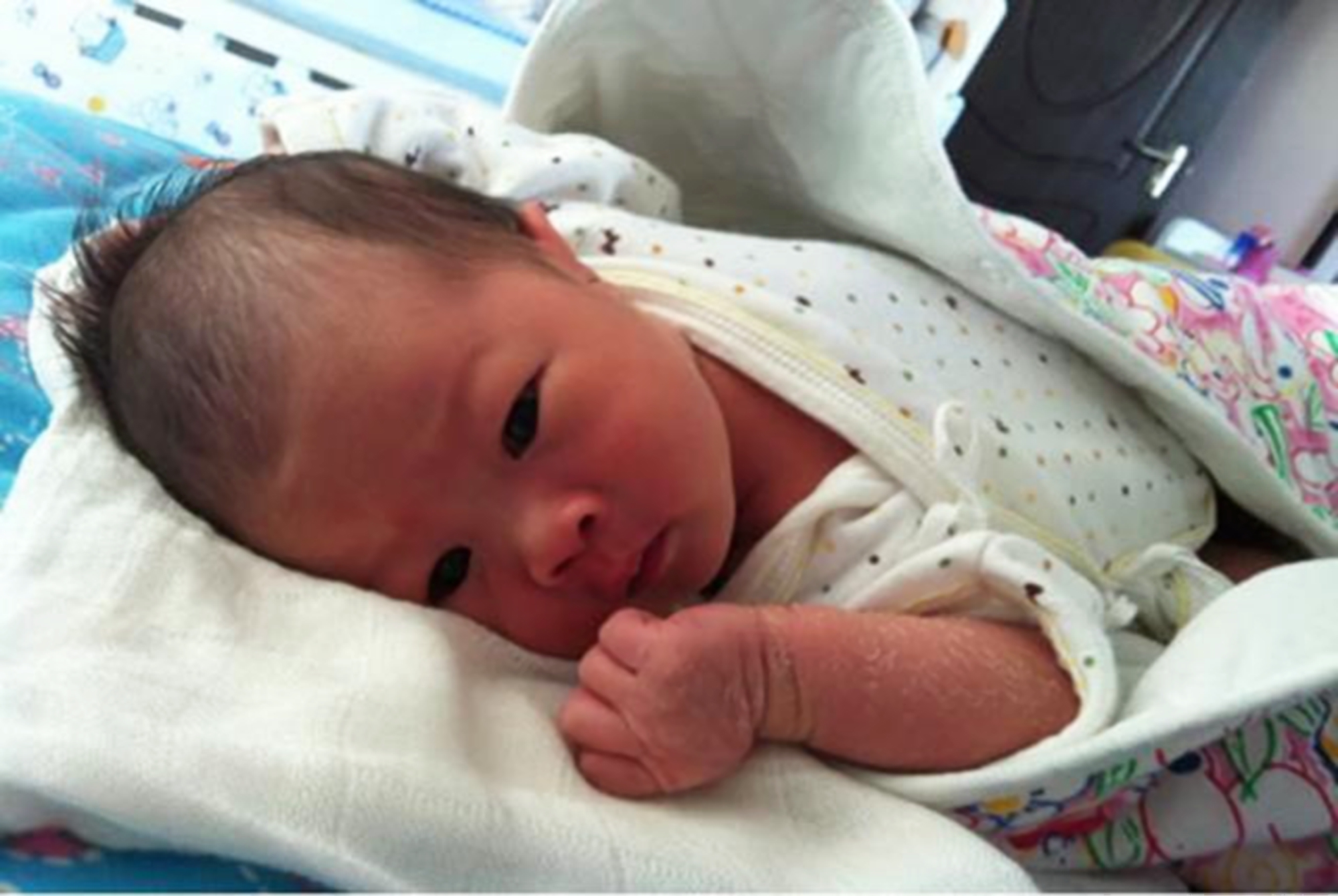 小丽|新生儿怕冷还是怕热冬季养娃搞清楚这个问题,宝宝才能更健康