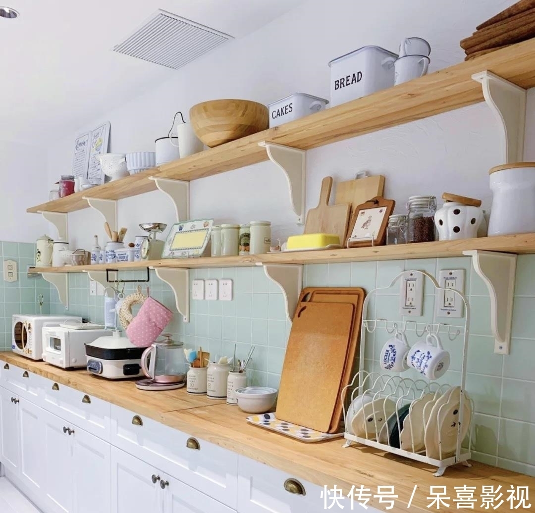 护墙板|参观了这个家,才明白什么叫高雅,全屋大白墙,竞没有一丝的俗气