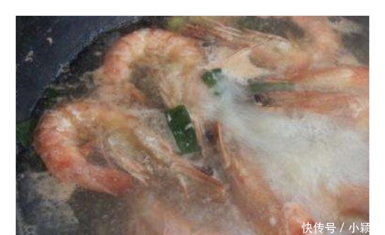 白水煮“白灼虾”是冷水下锅还是开水下锅?大多人做错,不鲜嫩
