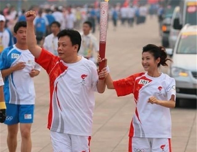 央视主持人|央视主持人刚强,娶2婚北京卫视一姐春妮,春妮41岁为他产子