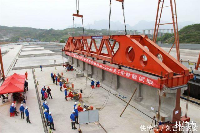 川藏铁路高度跨越两座珠峰，外国要修100年，中国20年就行