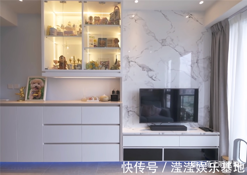 悬柜|香港90后夫妻买下35㎡小家,利用3米层高做书房,一层当两层