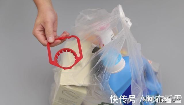 妙用|油桶提手我都要留着,放厨房和卫生间作用超棒,解决家里烦恼事