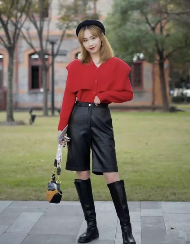 被“红色穿搭”惊艳到了，高级洋气又显白，成熟女人的最爱