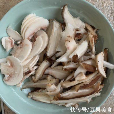 潮汕菌菇鸡肉粥你这么做，不怕你不上瘾