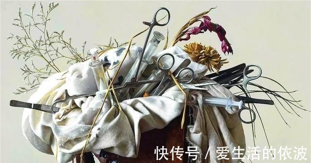 镊子#他画了一桶垃圾卖860万,网友看不懂,专家放大25倍,看那针筒