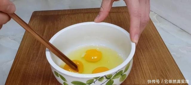 面包|1斤红豆,3勺面粉,擀一擀烙一烙,做出创意烧饼,比面包香甜好吃!