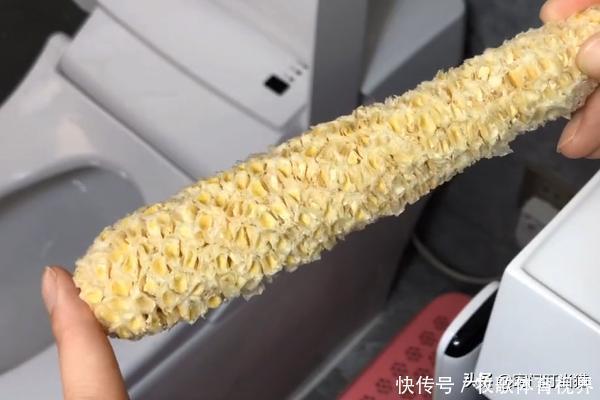 妙用|玉米芯是个“宝”，放在卫生间，解决了男人女人的大烦恼，快学学