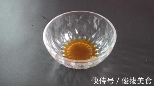 藿香正气水和白醋加在一起,作用太棒了,一年能省下不少钱,真棒