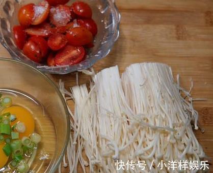 金针菇和它炒绝配了,隔三差五做一次,儿子每次吃完一大碗米饭