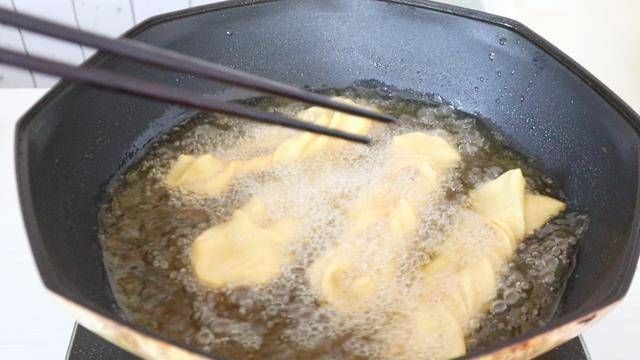 玉米面最好吃的做法,比馒头简单,比油条还香,出锅全家抢着吃