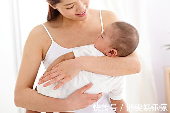 乘客|公交车上宝妈当众哺乳,被老人破口大骂没素质,宝妈怒怼乘客叫好