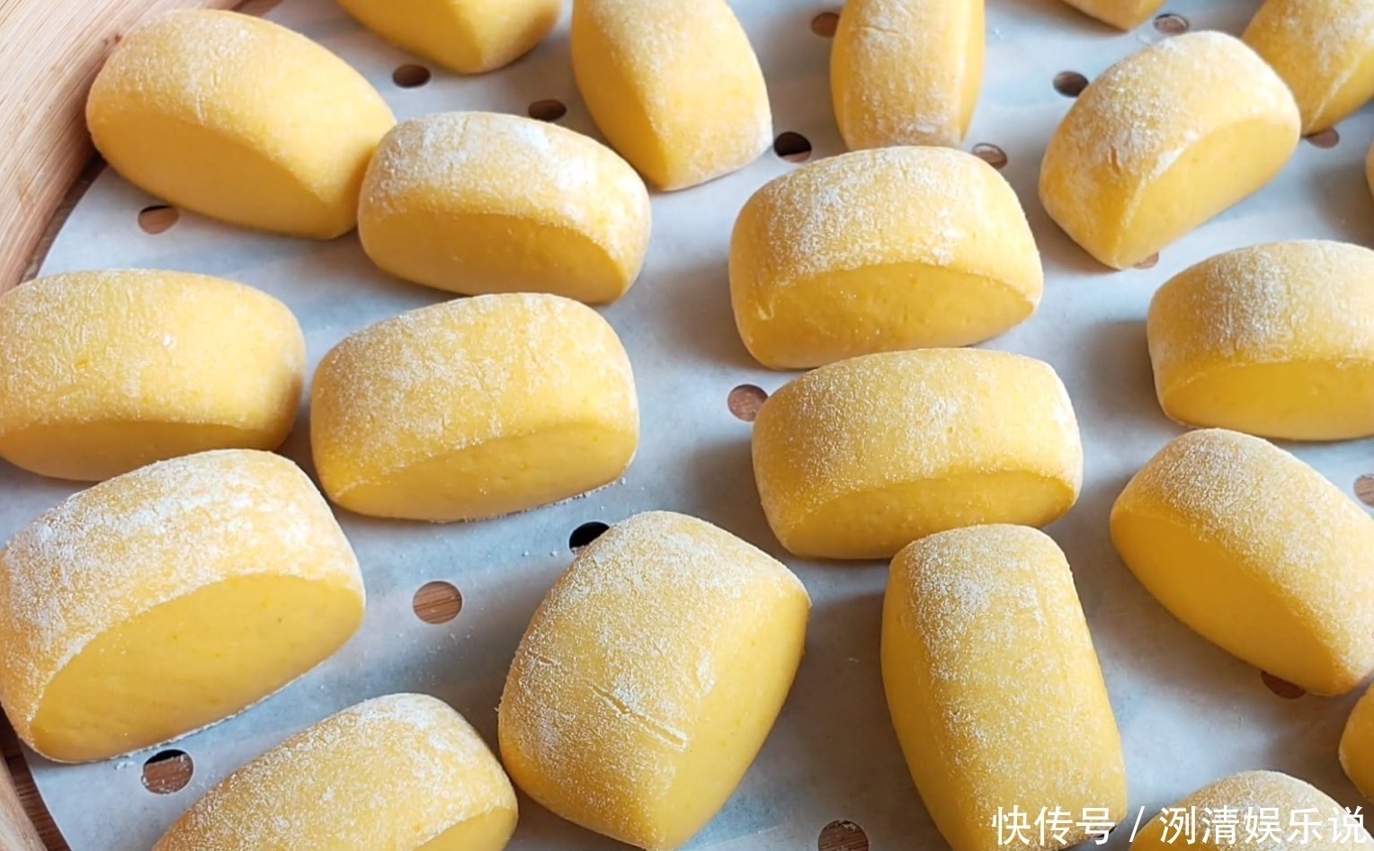 南瓜小馒头|半个南瓜,一碗牛奶,不用发面,奶香浓郁,松软香甜,孩子抢着吃