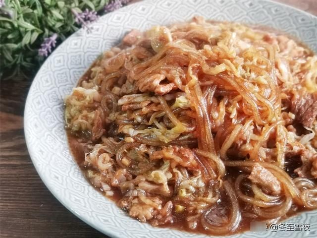 一道老东北菜，渍菜粉的家常做法，酸菜酸香味浓，粉条劲道不成团