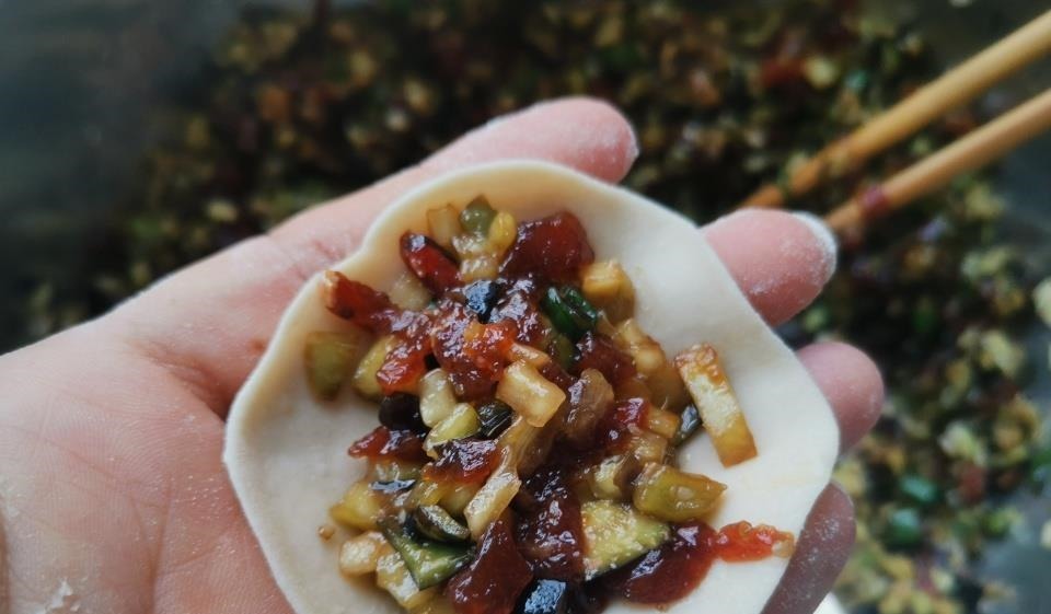 吃饺子,白菜韭菜靠边站,这菜做馅鲜美多汁香而不腻,吃着真过瘾