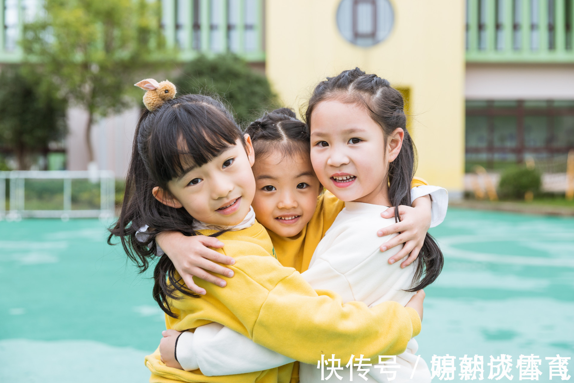 新知识|幼儿园老师坦言:第一天去幼儿园不哭的孩子,通常来自于四种家庭