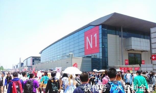 封印|五条悟道人气有多高CP27粉丝拉横幅，呼吁五条悟赶快出狱