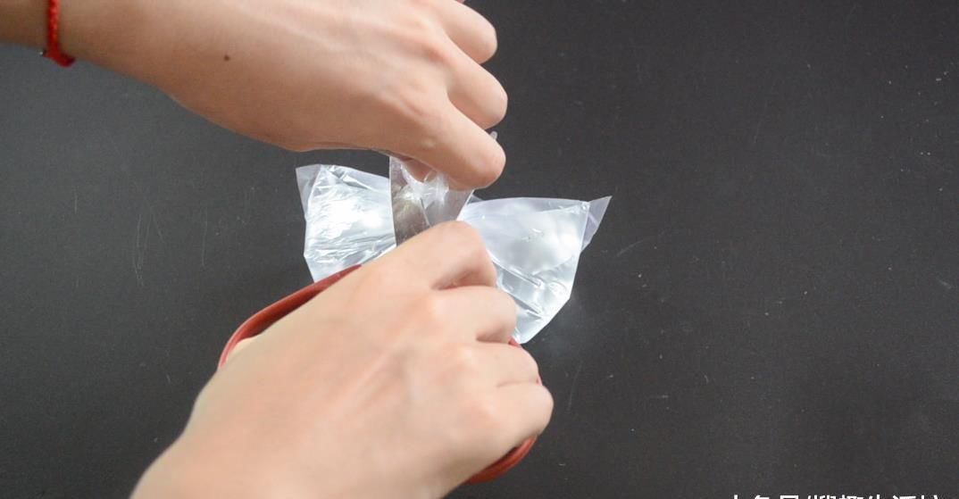  没想到|花盆上放一个塑料袋, 没想到还有这个妙用, 看完这招你会感谢我的