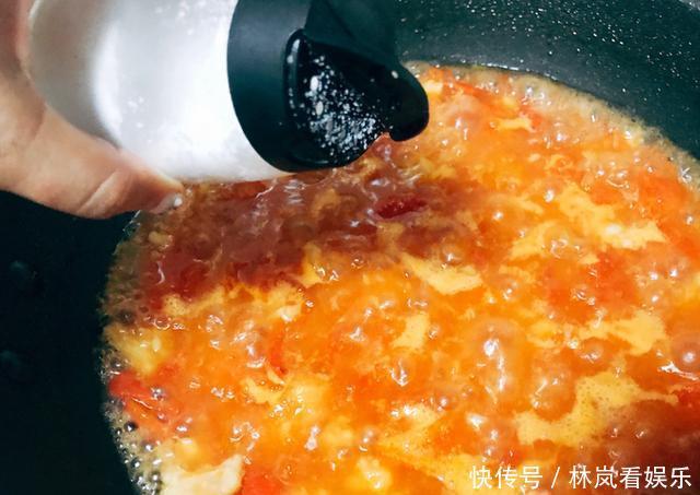 有个|为什么饭店的疙瘩汤,大小均匀又好喝,原来有个小妙招,简单学会