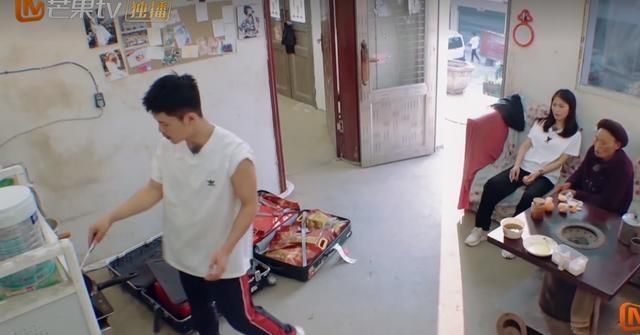 GAI住别墅开60万的车，宁桓宇的家穷住平房，穿25元的衣服