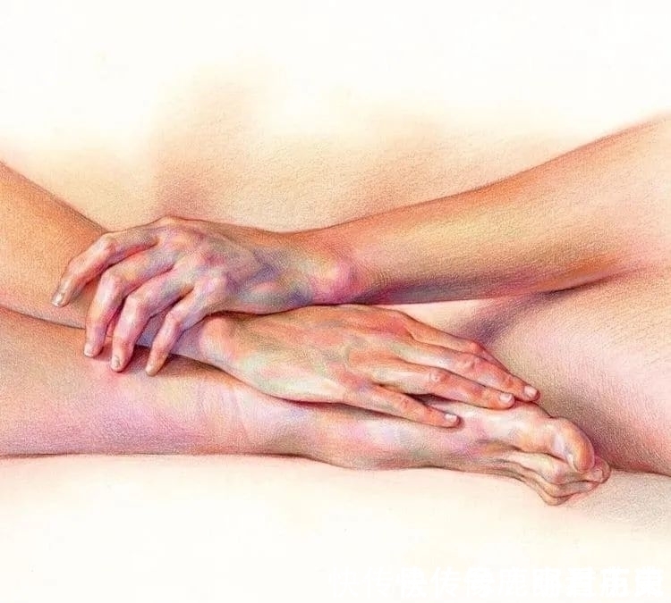 脚部&他只画手和脚,作品“肉感”十足,似乎让人能感觉到温度
